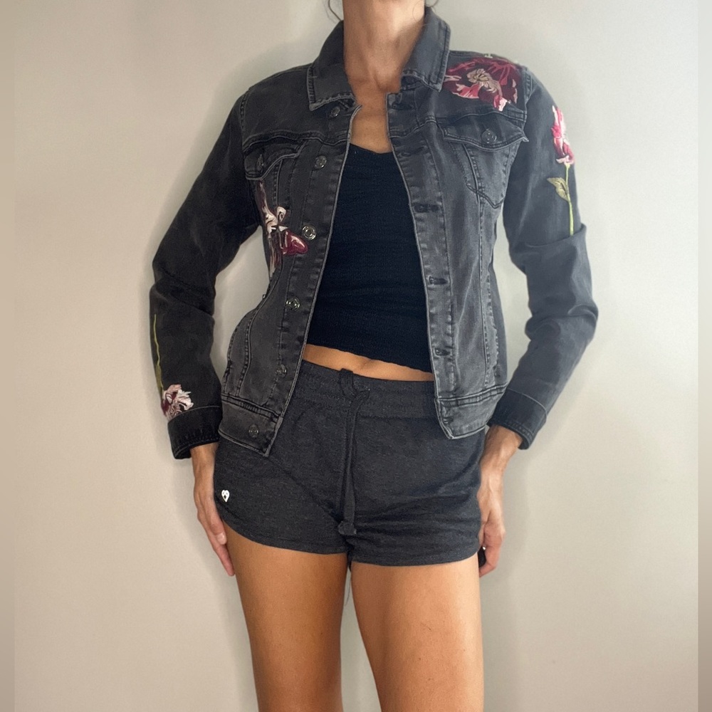 Kensie Jeans denim jacket- embroidered appliqué- size small- Like New